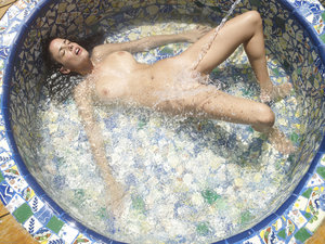 Muriel Water Massage_2010-12-17_66_3000 (x68)-40r2apvths.jpg