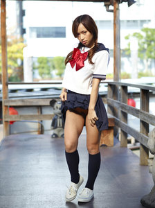 Mayuko-Japanese-School-Uniform_2010-12-30_137_3000-%28x139%29-30r2ab9yge.jpg