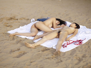 Konata And Lulu Nude Beach_2010-12-15_53_3000 (x55)-x0r2guruw3.jpg