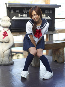Mayuko-Japanese-School-Uniform_2010-12-30_137_3000-%28x139%29-j0r2ac2pnh.jpg