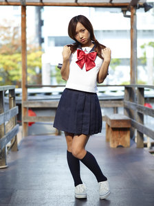 Mayuko-Japanese-School-Uniform_2010-12-30_137_3000-%28x139%29-70r2abhhyy.jpg