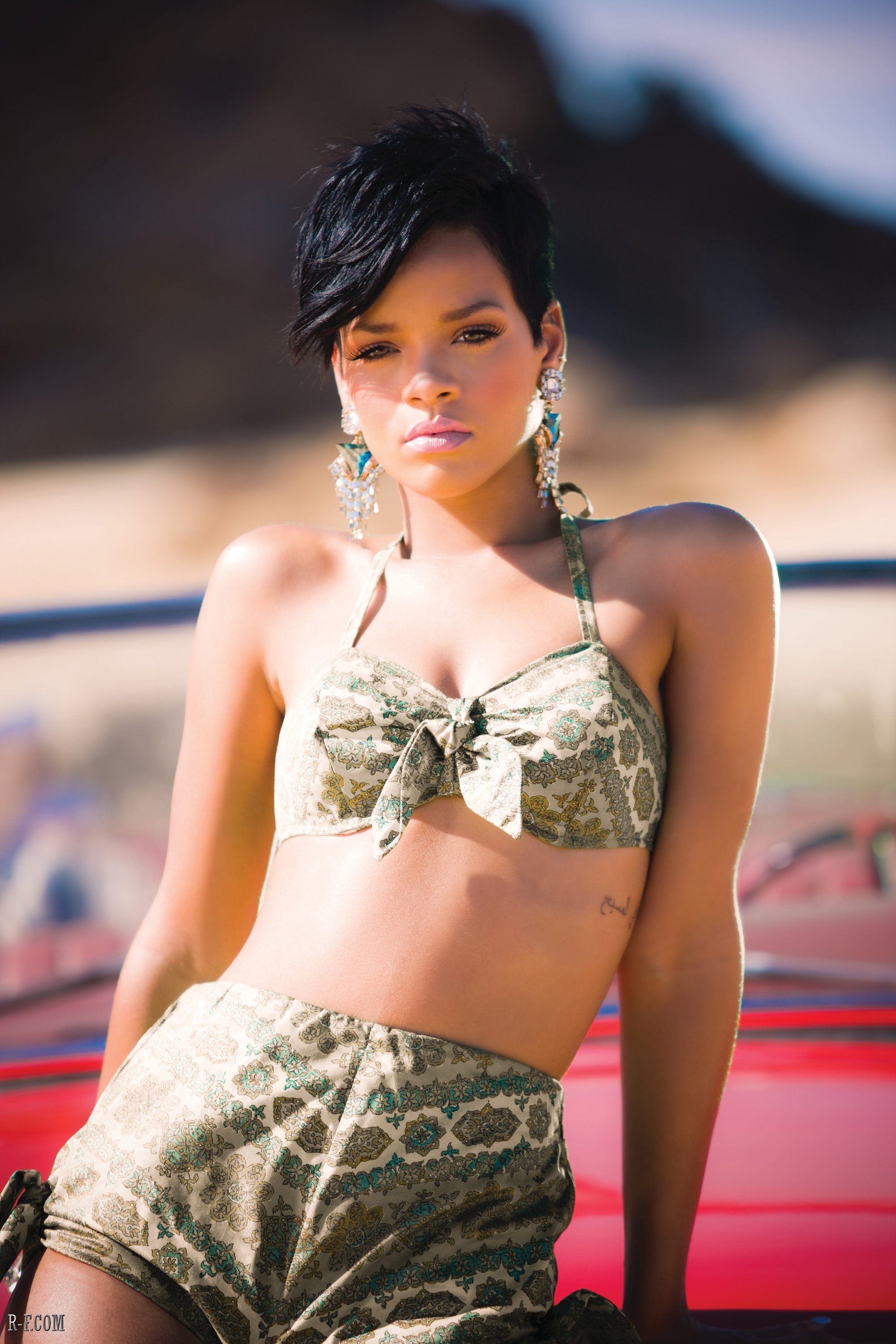 Rihanna_-_2008_l_Promo_REHAB_01.jpg