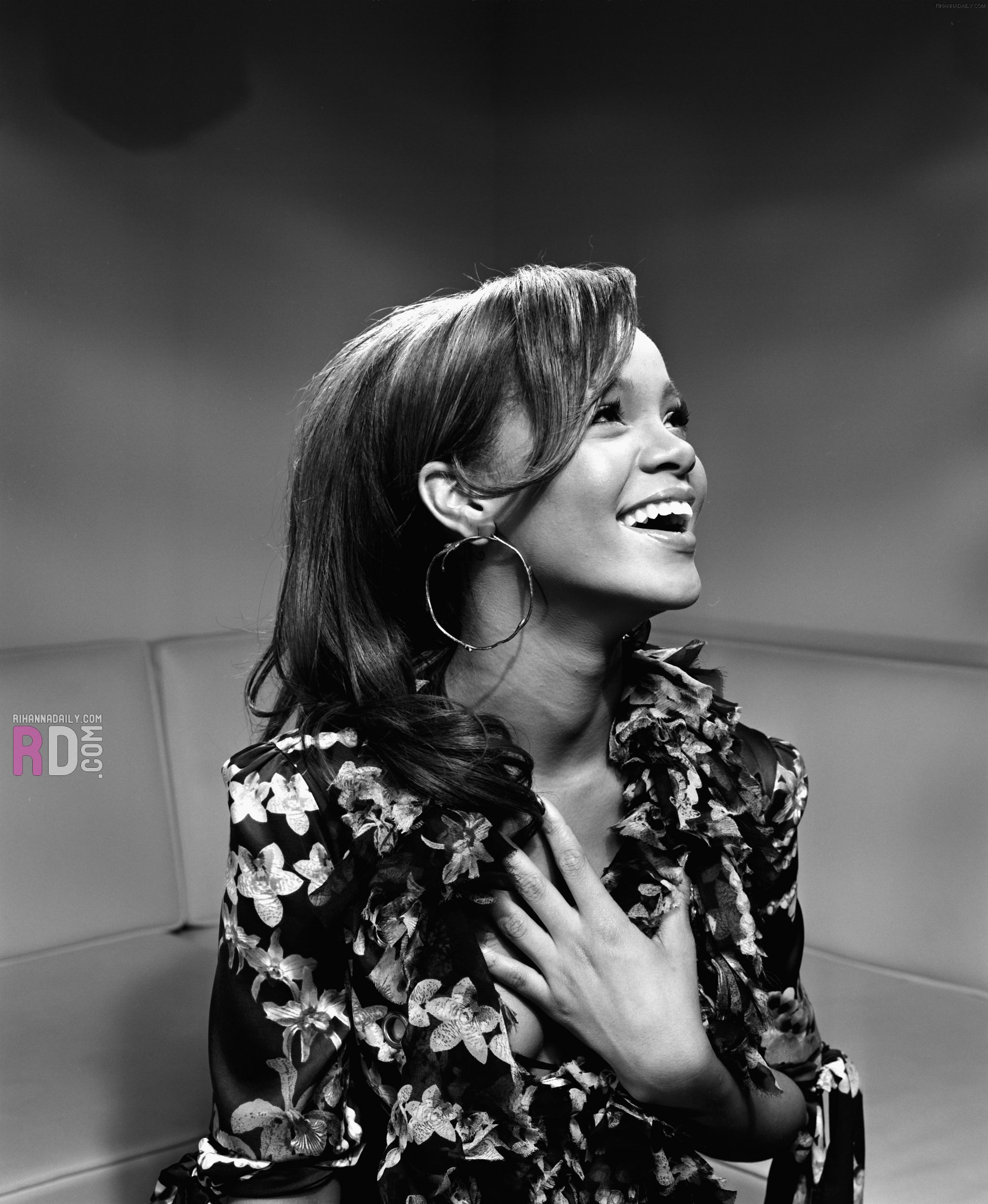 Rihanna_-_2006_l_Vibe_Magazine_03.jpg