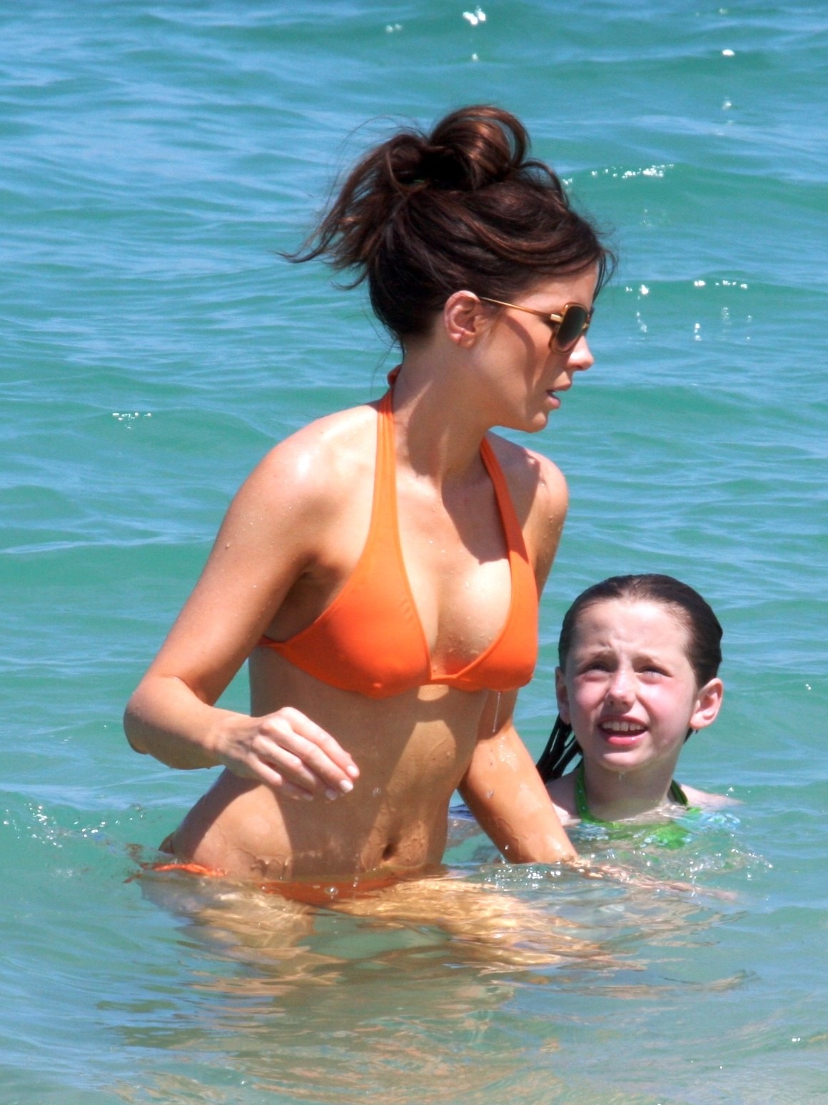 Kate_Beckinsale_-_2008_l_Mix_In_Bikini_02.jpg