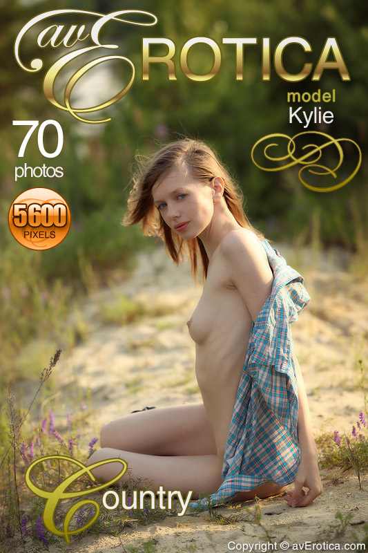 AVE-2013-05-08_-_Kylie_in_COUNTRY__1_.jpg