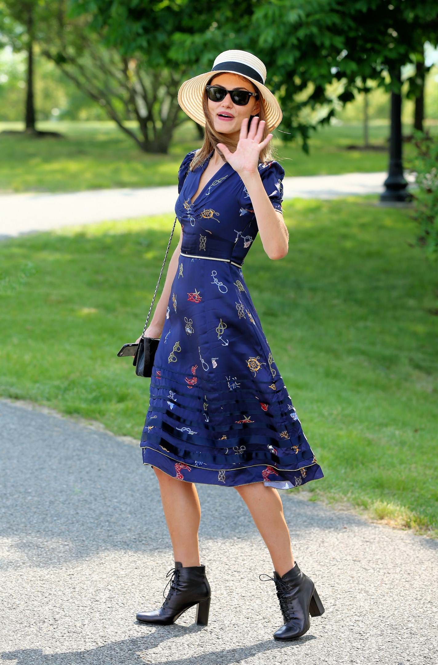 phoebe-tonkin-the-ninth-annual-veuve-clicquot-polo-classic-in-new-jersey-6416-10 (Копировать).jpg