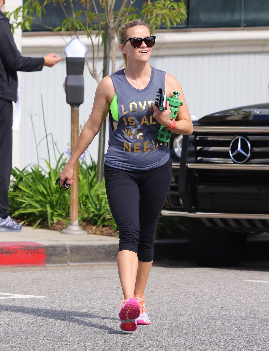 reese-witherspoon-heads-to-a-gym-in-los-angeles-6416-8 (Копировать).jpg