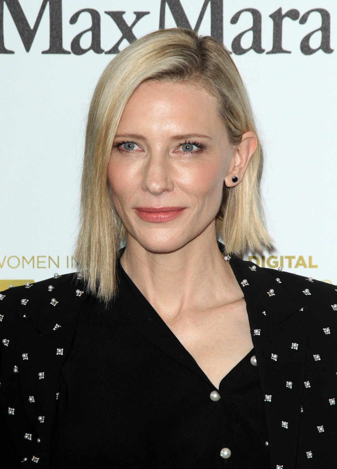 Cate_Blanchett_Women_In_Film_2016_Crystal_Lucy_Awards__Los_Angeles_June_15-2016_009 (Large).jpg