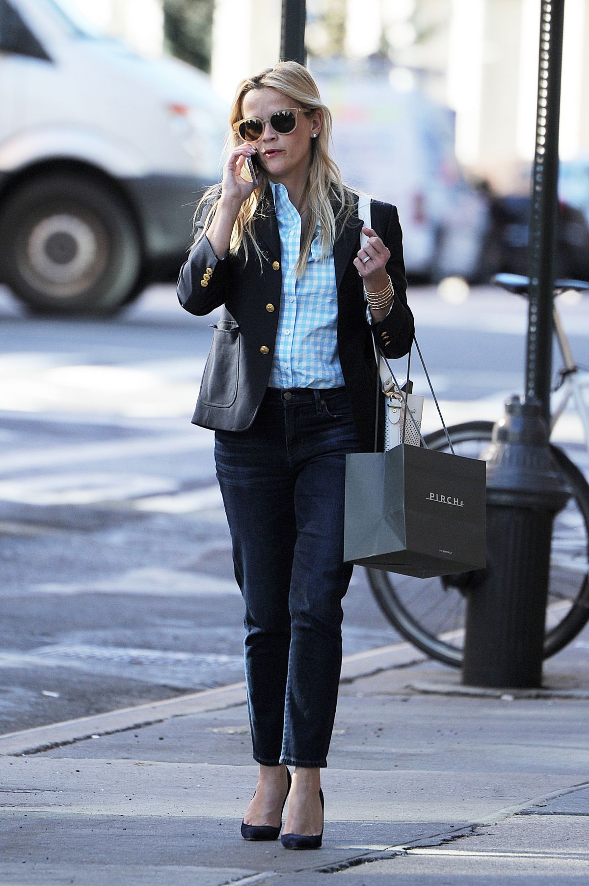 reese-witherspoon-shopping-in-new-york-city-61416-4.jpg