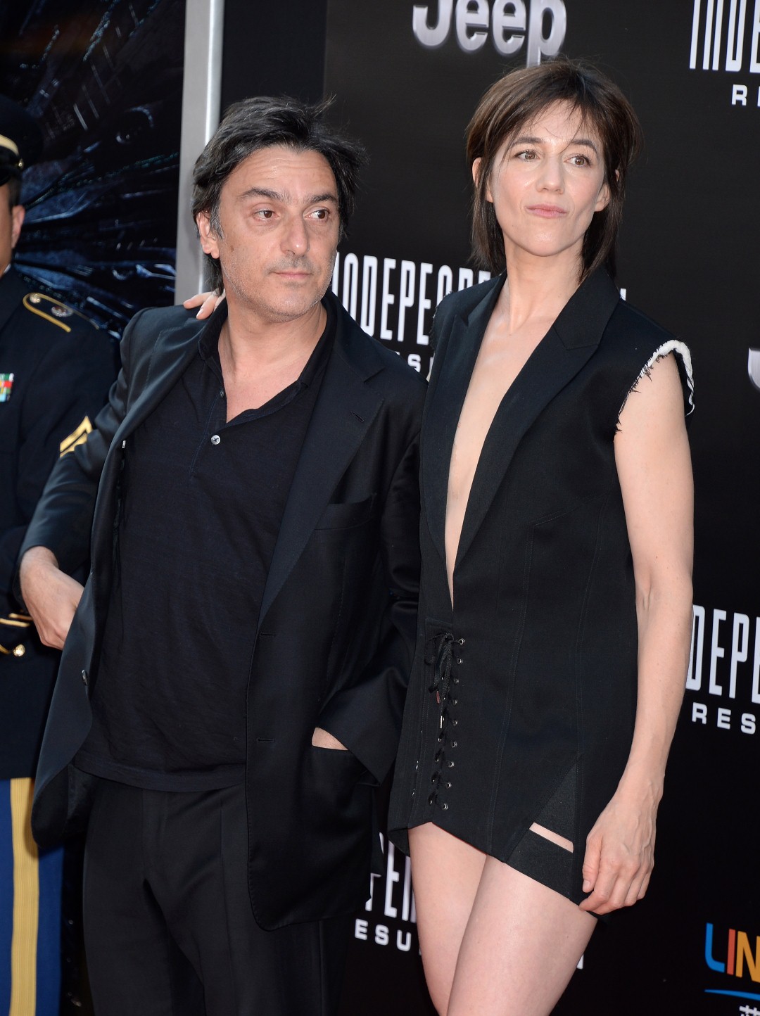 charlotte-gainsbourg-premiere-of-20th-century-foxs-independence-day-resurgence-tcl-chinese-theatre-hollywood-62016-4 (Large).jpg