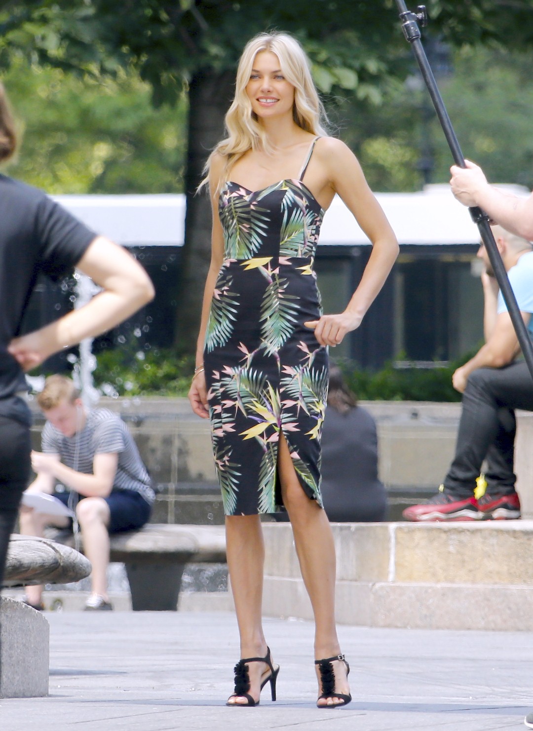 Jessica Hart seen doing a photoshoot near Columbus Circle in New York City_13 (Large).jpg