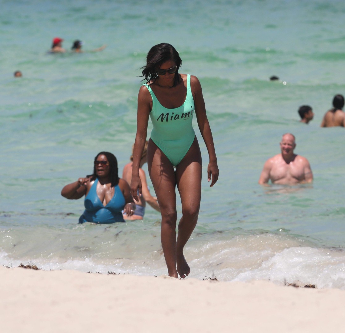 Claudia Jordan is seen enjoying her vacations in Miami Beach July 28-2016 027 (Large).jpg
