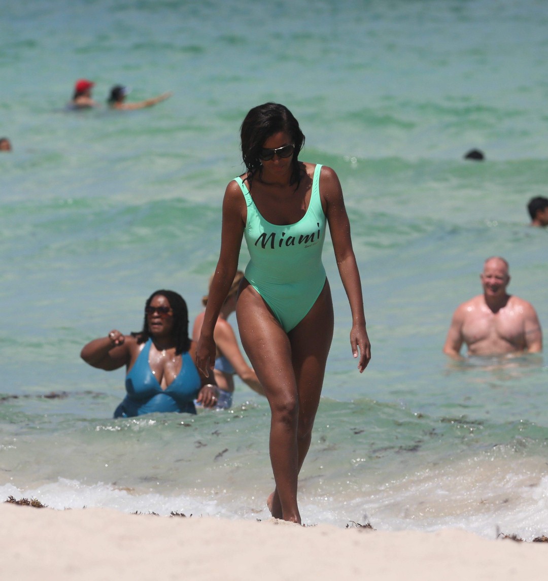 Claudia Jordan is seen enjoying her vacations in Miami Beach July 28-2016 044 (Large).jpg