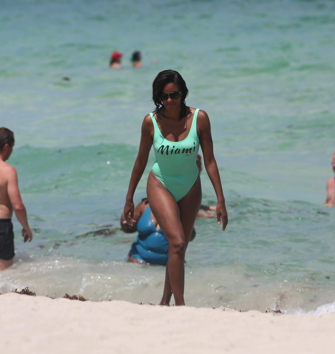 Claudia Jordan is seen enjoying her vacations in Miami Beach July 28-2016 028 (Large).jpg