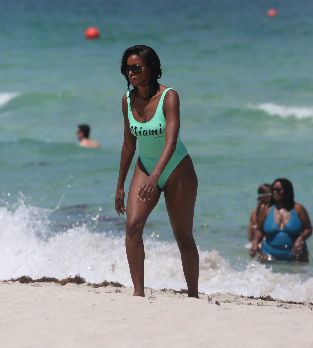 Claudia Jordan is seen enjoying her vacations in Miami Beach July 28-2016 034 (Large).jpg