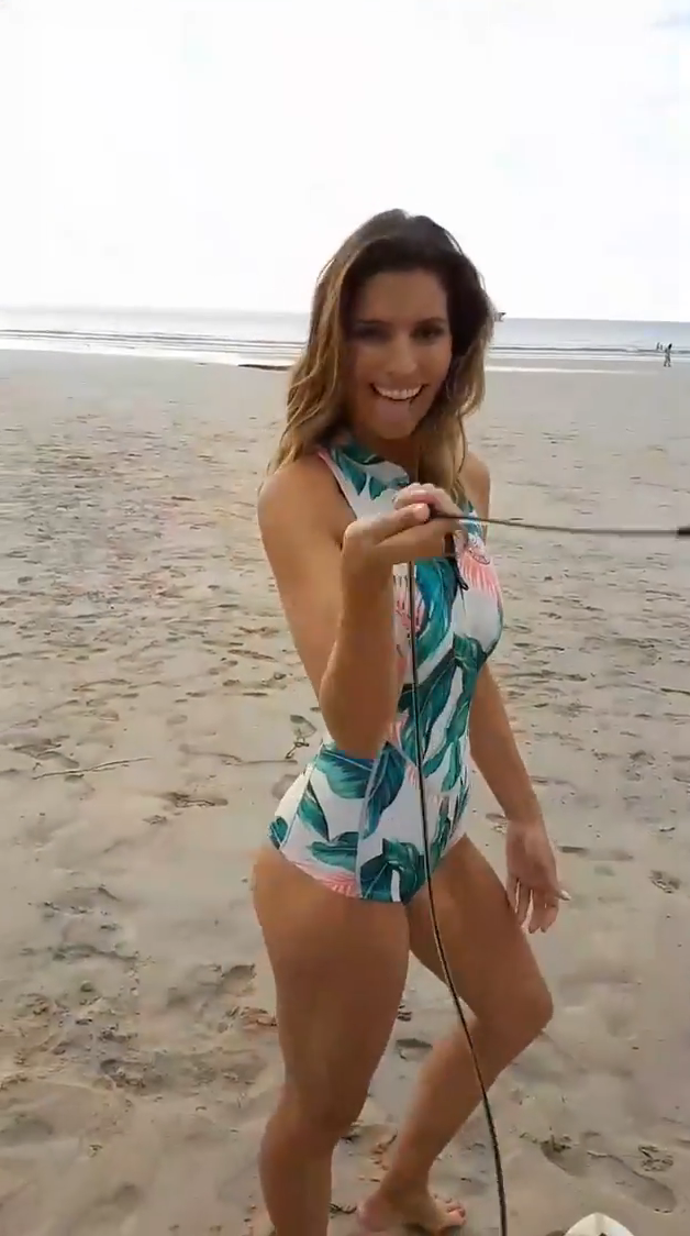 ZLaury Thilleman -- Mix Social Network 041216 To 210717 087.png