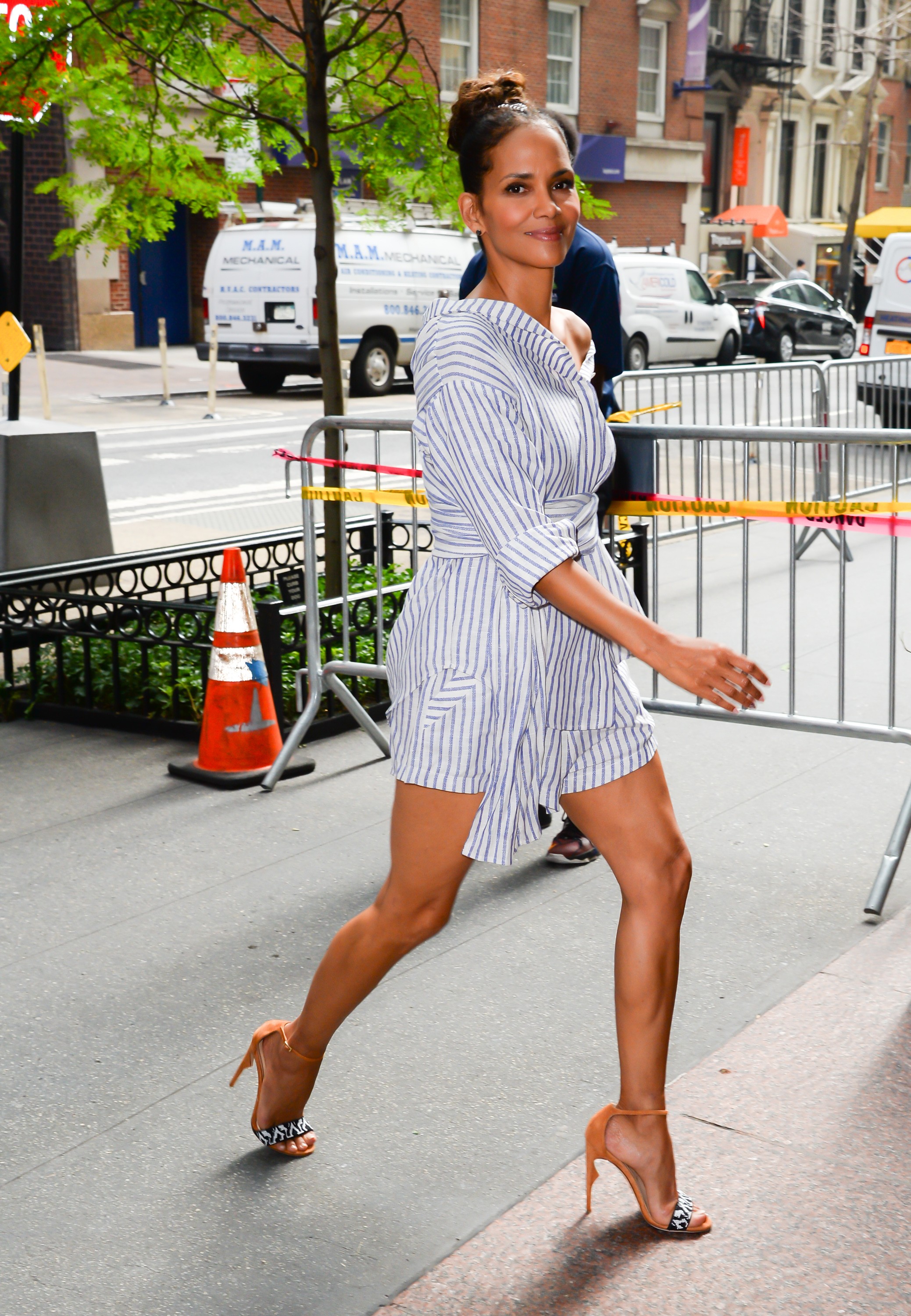 halle-berry-live-with-kelly-and-ryan-arrival-new-york-city-august-3rd-2017-20.jpg